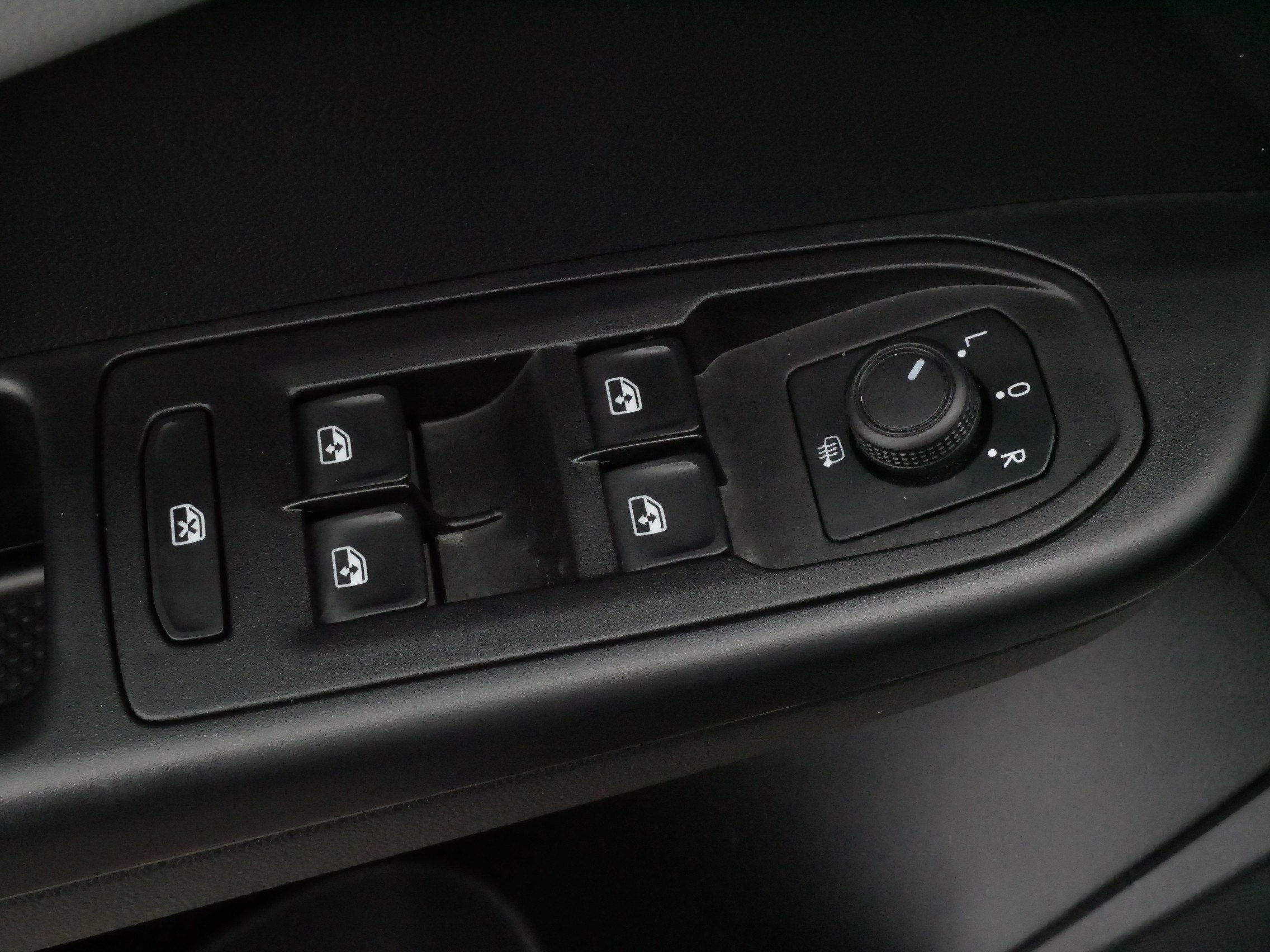 Certified 2022 Volkswagen Taos SEL w/ Panoramic Sunroof Package image 19