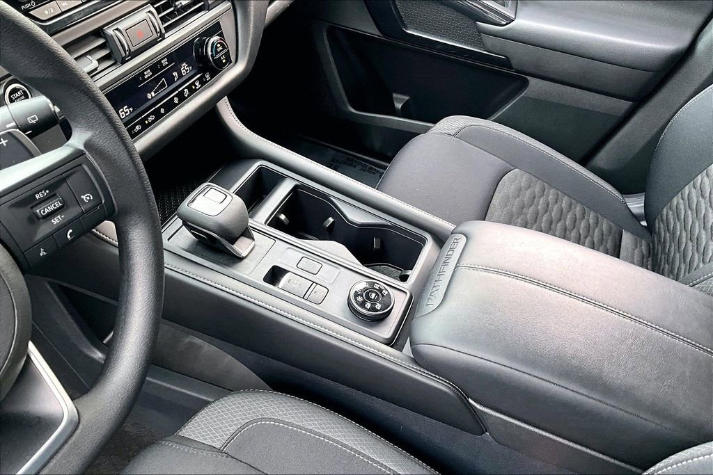 Used 2024 Nissan Pathfinder S image 17