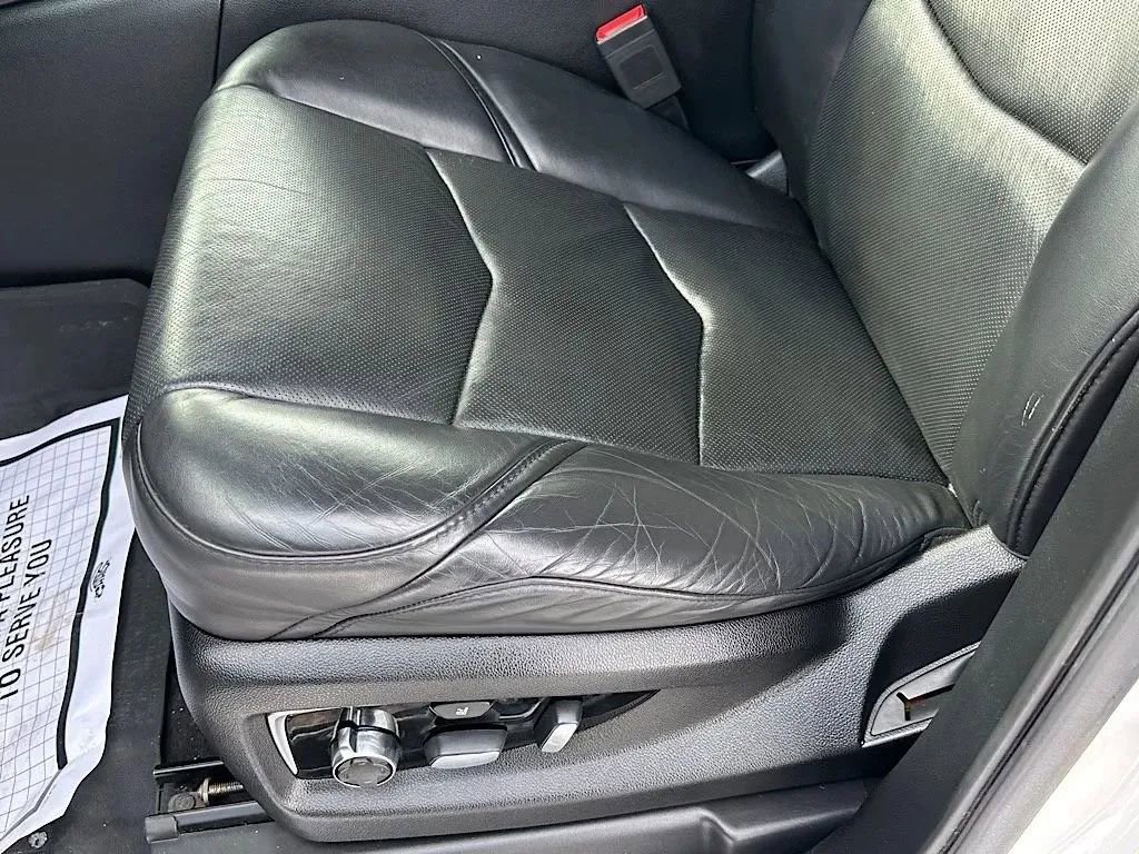 Used 2020 Cadillac Escalade Platinum image 11