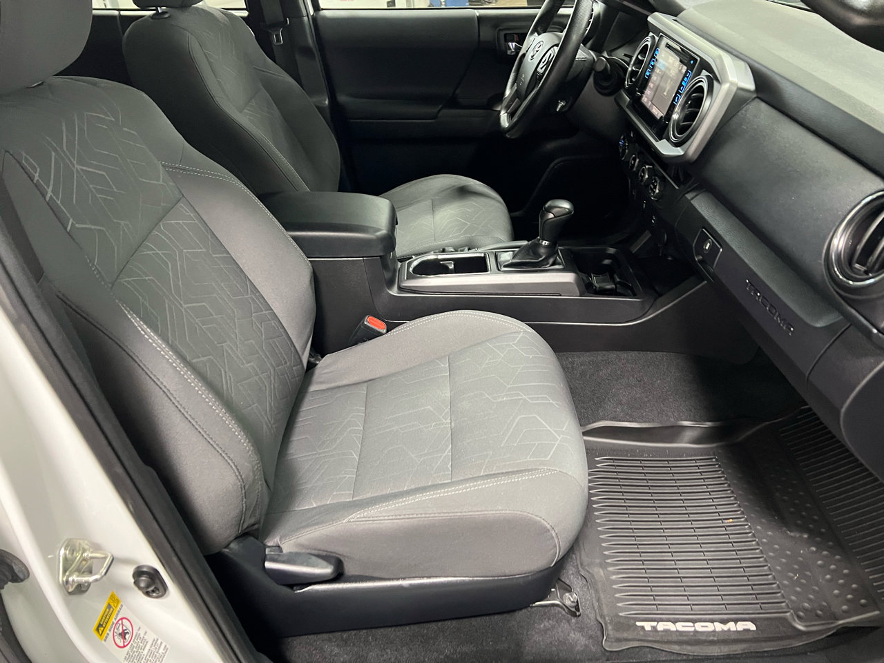 Used 2016 Toyota Tacoma TRD Off-Road image 16