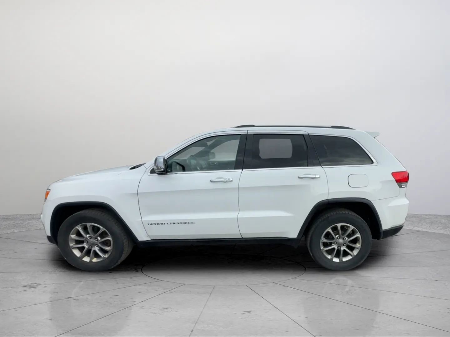 Used 2015 Jeep Grand Cherokee Limited w/ Luxury Group II image 2
