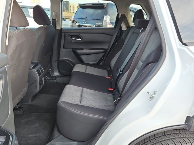 Used 2024 Nissan Rogue SV image 18