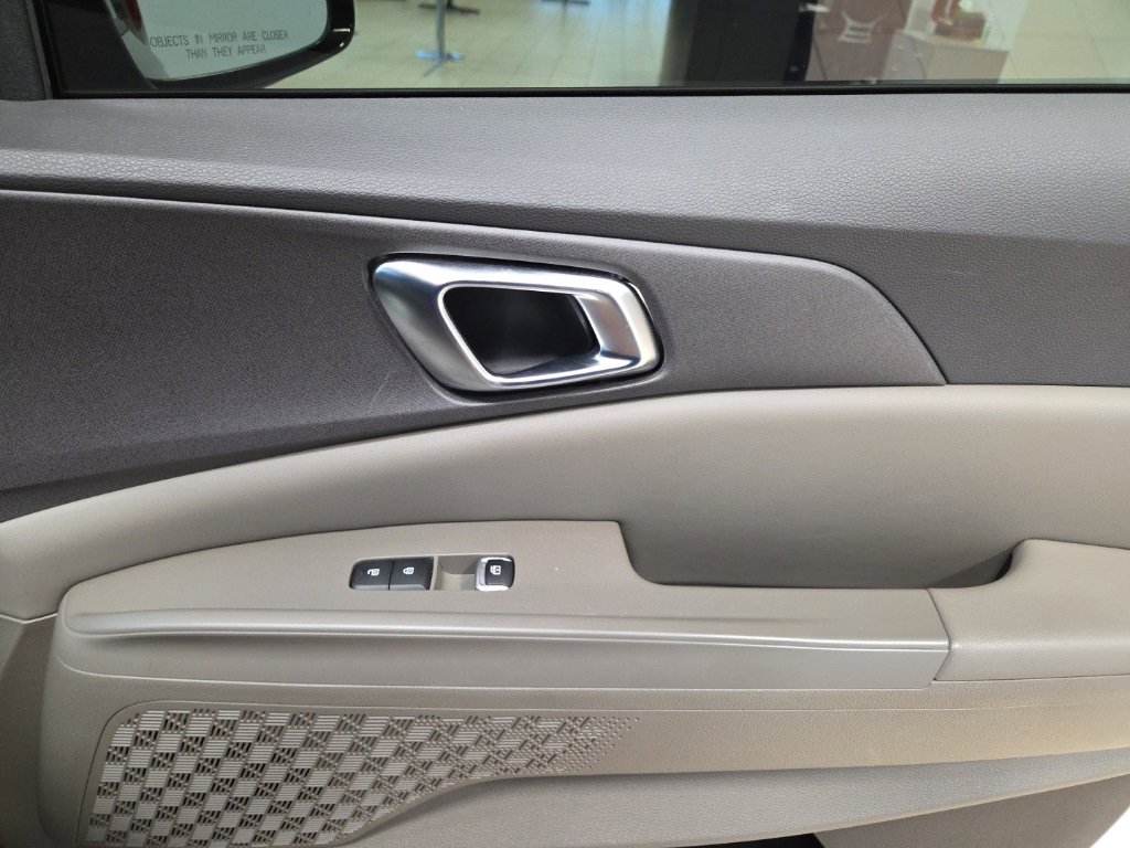 Used 2025 Kia Carnival SX image 21