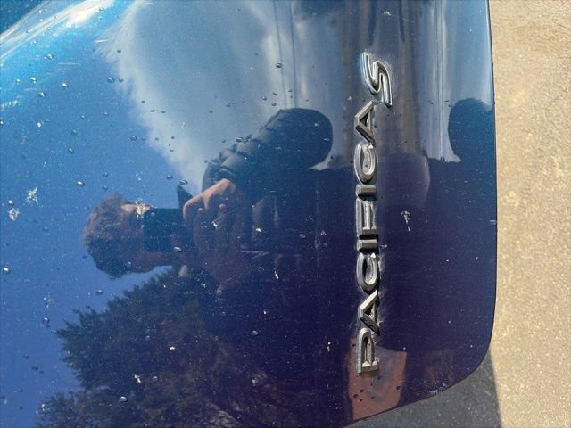 Used 2025 Chrysler Pacifica Limited image 26