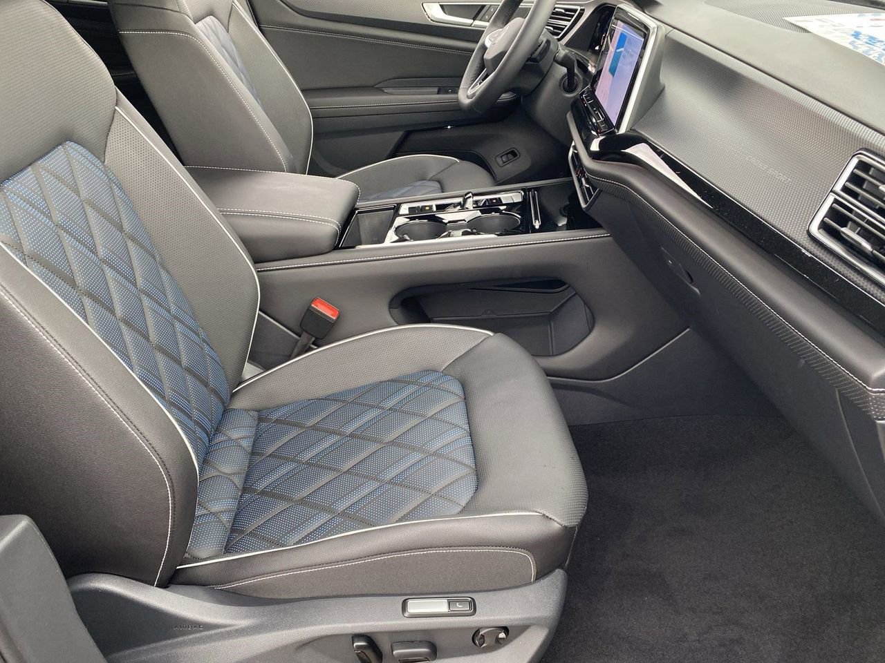 New 2026 Volkswagen Atlas Cross Sport SEL Premium R-Line image 8