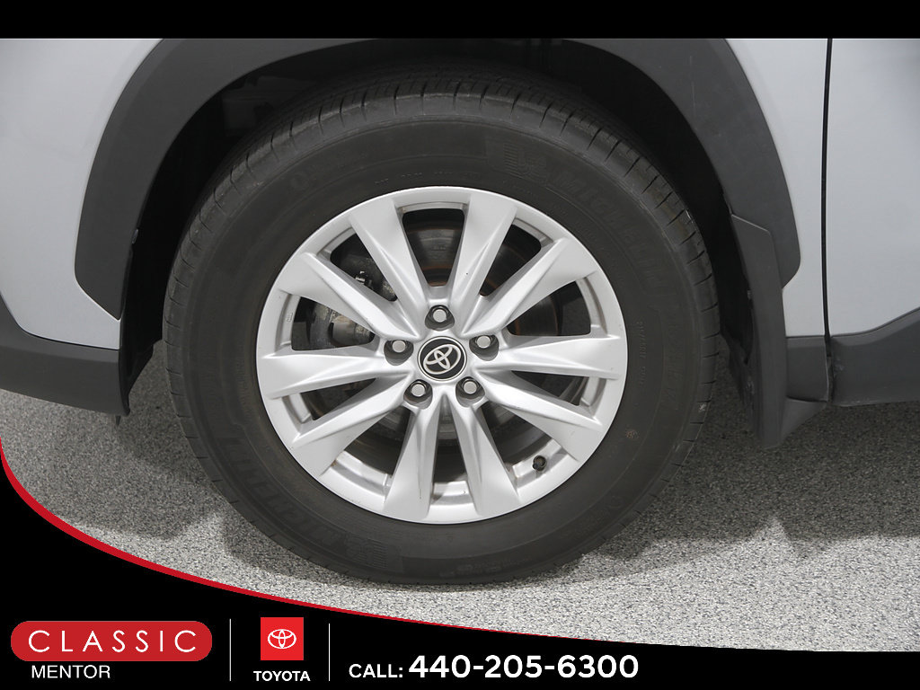 Certified 2022 Toyota Corolla Cross LE AWD/4WD image 18