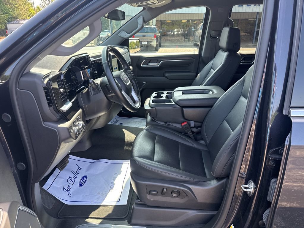 Used 2024 GMC Sierra 1500 SLT AWD/4WD image 4