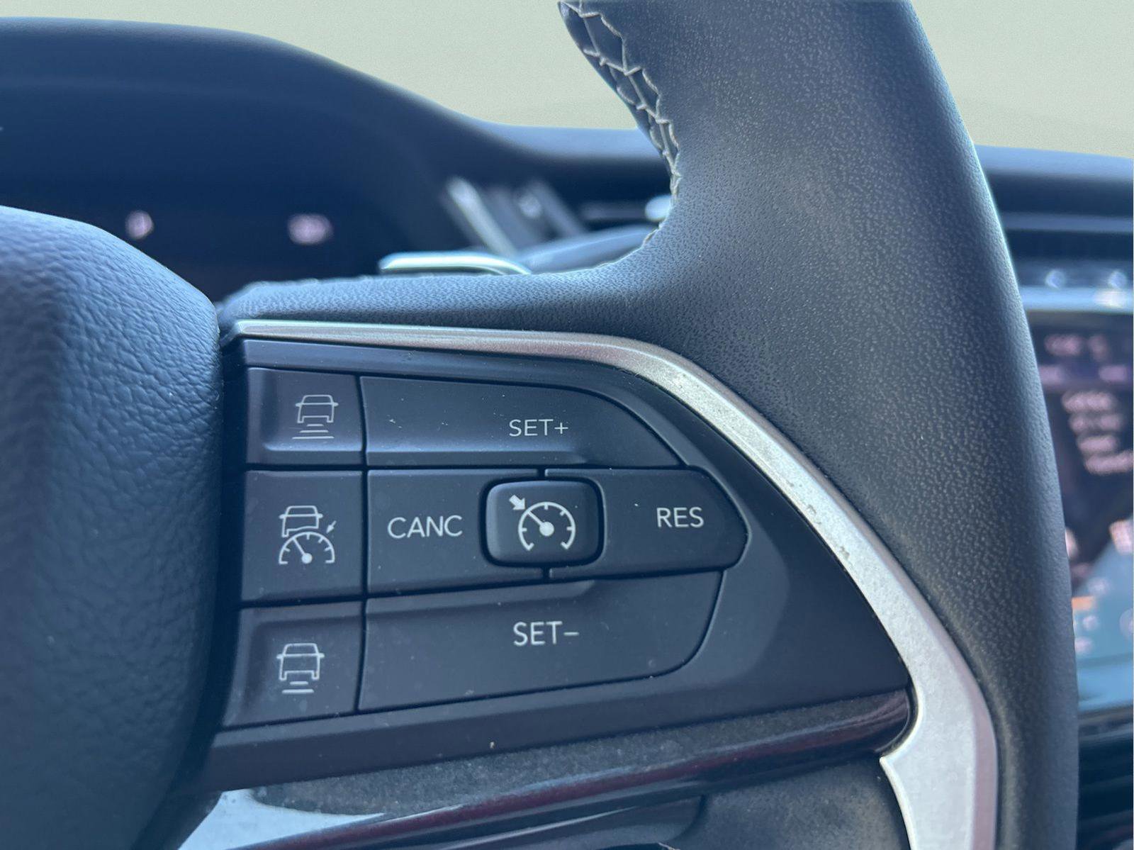 Used 2023 Jeep Grand Cherokee Laredo image 15