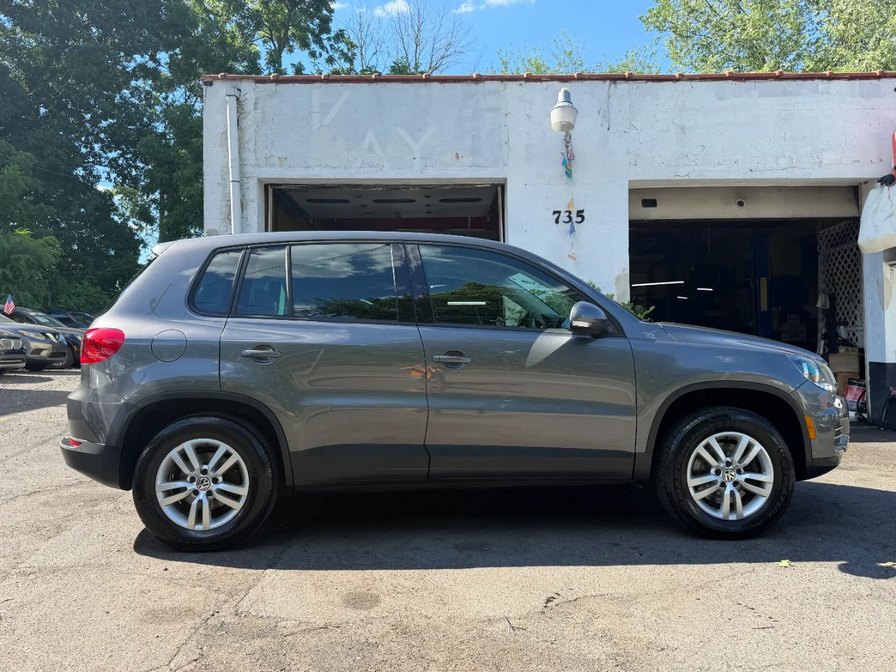 Used 2012 Volkswagen Tiguan LE FWD image 10