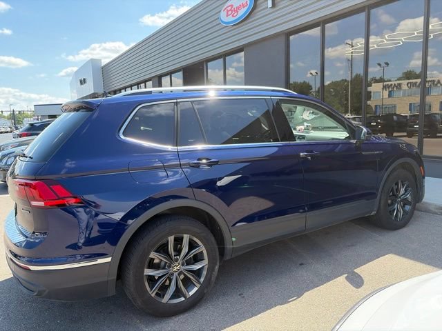 Used 2024 Volkswagen Tiguan SE AWD/4WD image 3
