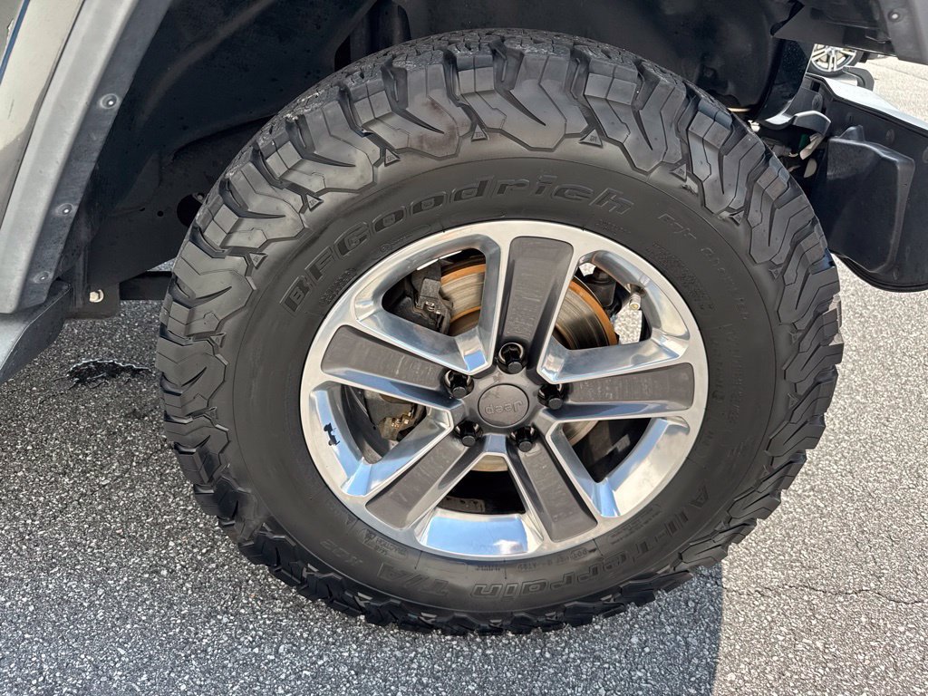 Used 2019 Jeep Wrangler Unlimited Sahara AWD/4WD image 9