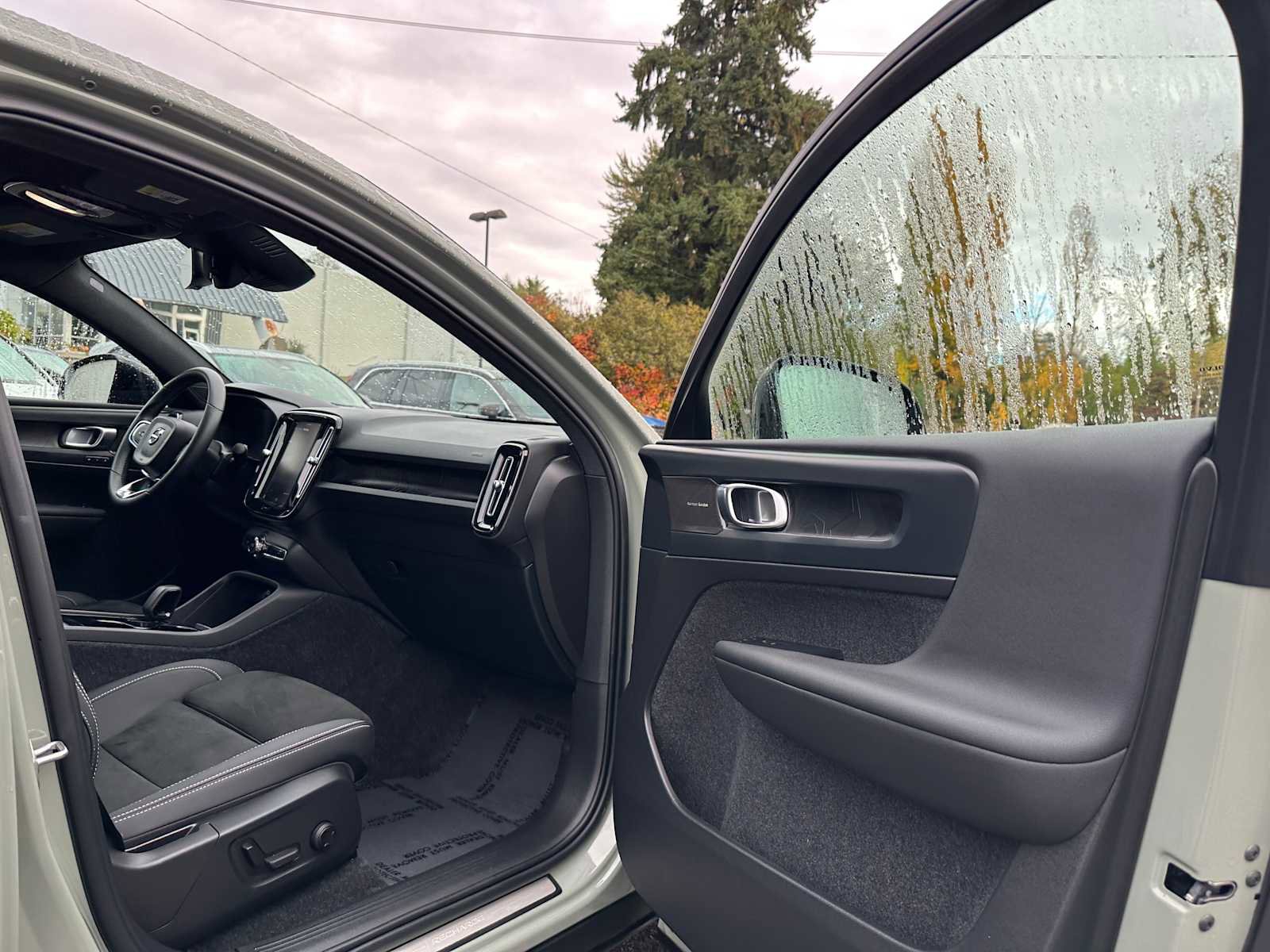 Certified 2023 Volvo C40 P8 Recharge Ultimate image 10