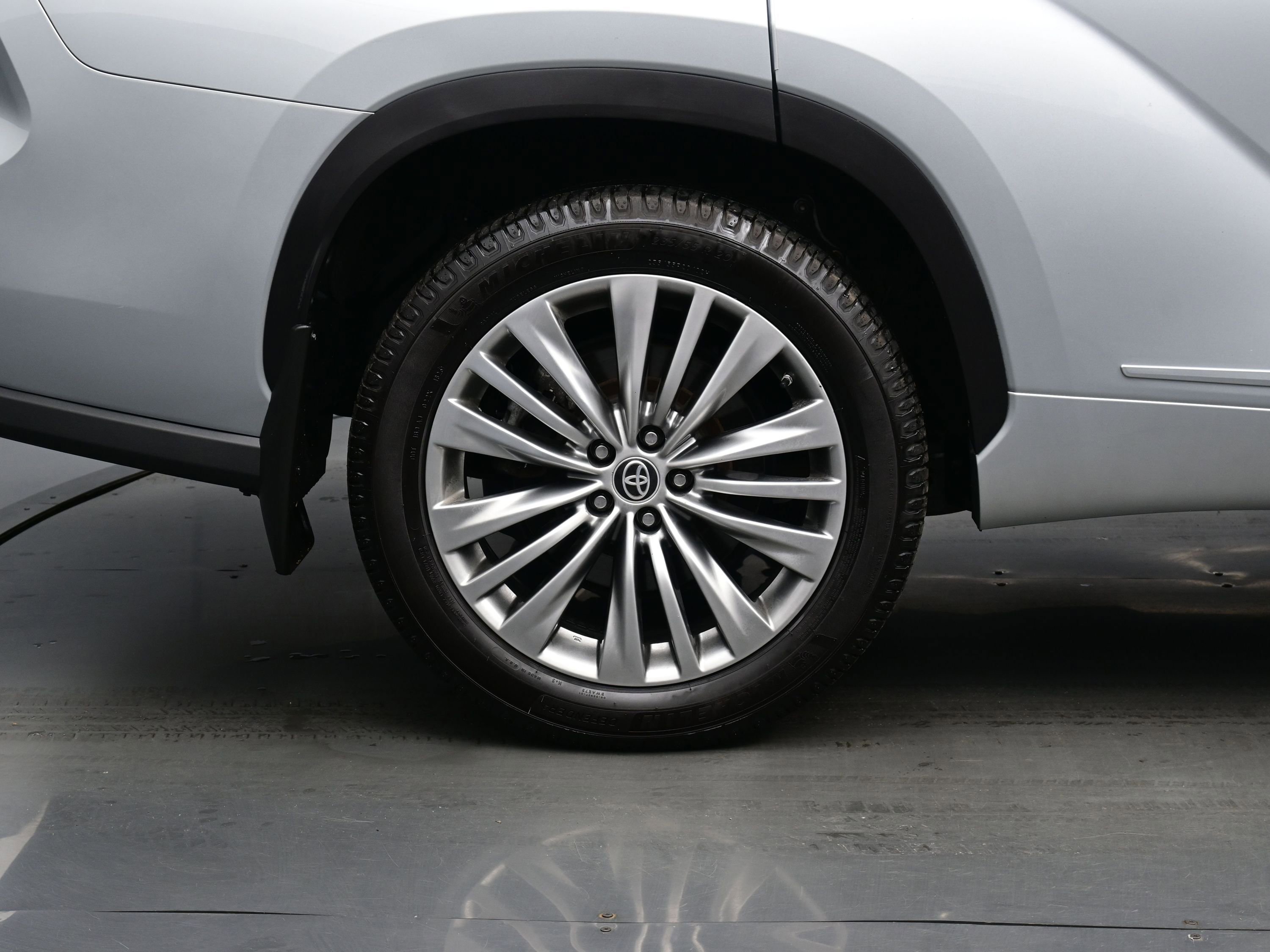 Used 2021 Toyota Highlander Platinum AWD/4WD image 9