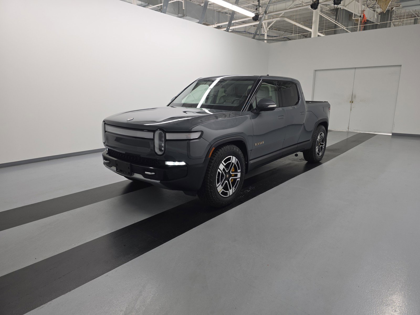 Used 2023 Rivian R1T Adventure image 1