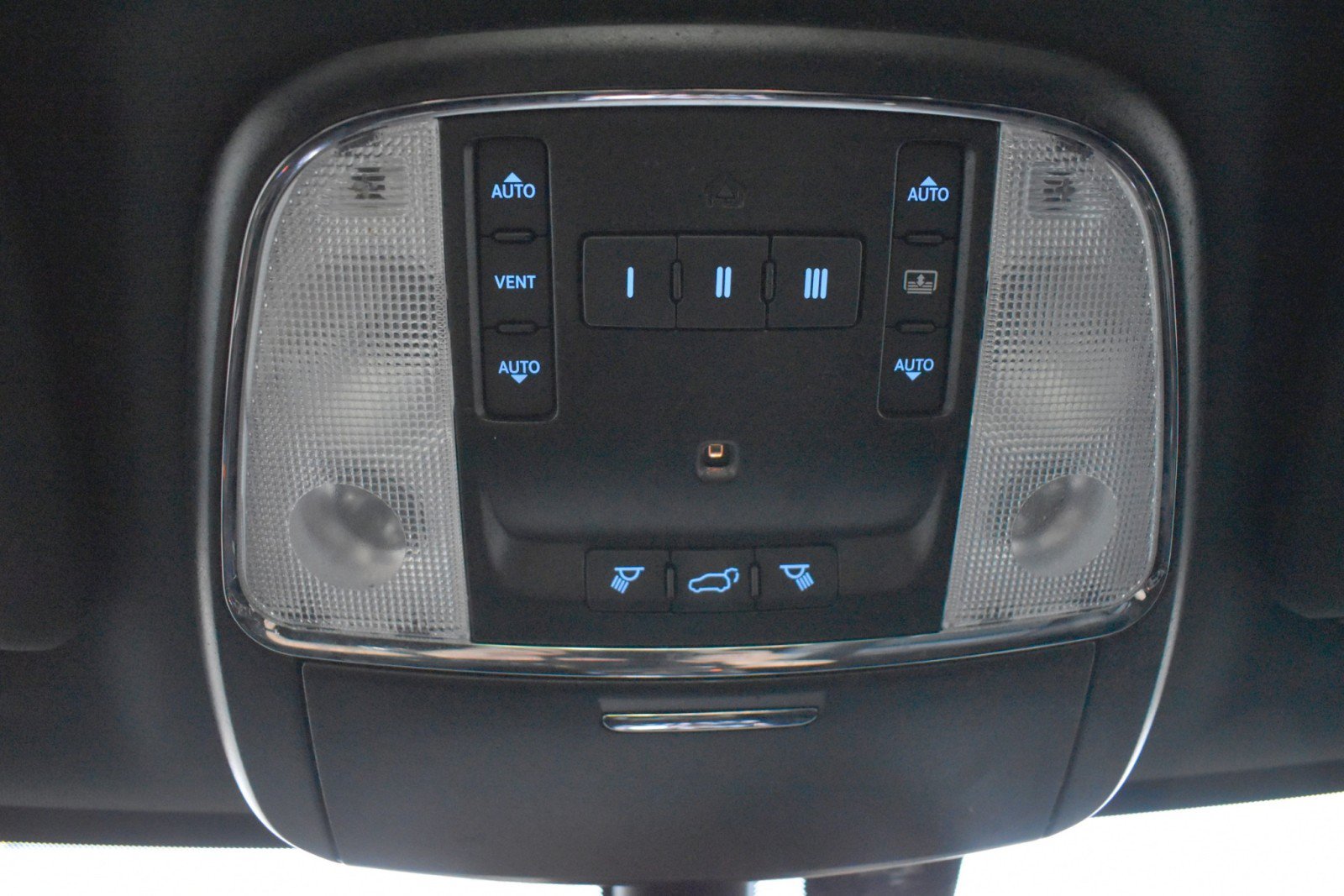 Used 2020 Jeep Grand Cherokee Overland AWD/4WD image 22