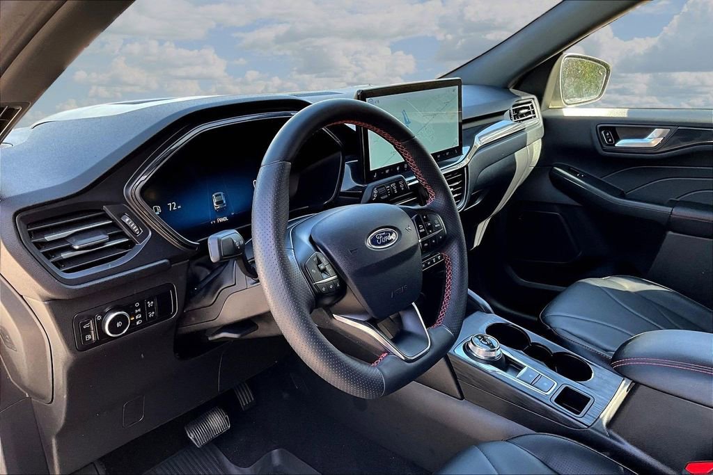 Used 2025 Ford Escape ST-Line Elite w/ Premium Technology Package image 19