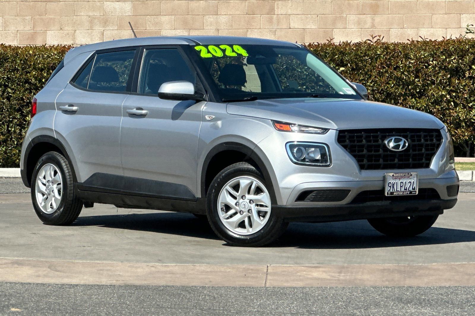 Used 2024 Hyundai Venue SE video 2