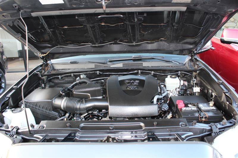 Used 2021 Toyota Tacoma TRD Off-Road w/ Technology Package AWD/4WD image 13