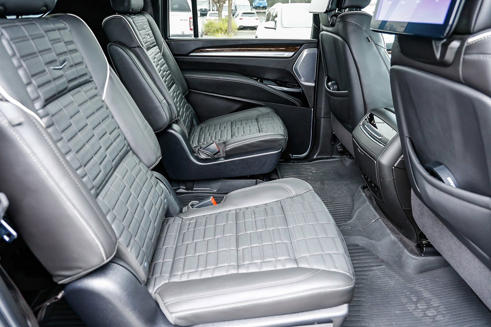 Used 2025 Cadillac Escalade ESV Sport Platinum w/ LPO, Floor Liner Package image 18