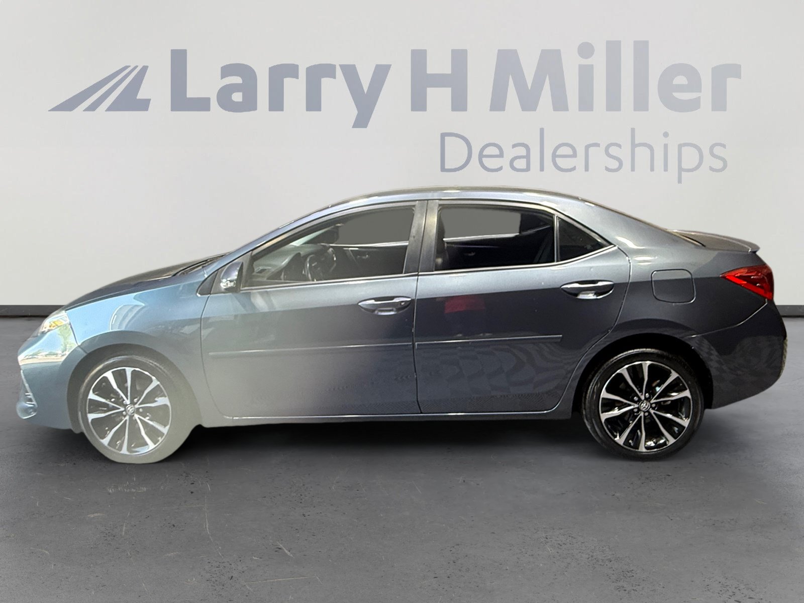 Used 2019 Toyota Corolla SE w/ Carpet Mat Package (TMS) FWD image 2
