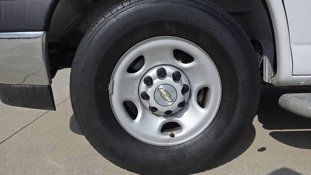 Used 2024 Chevrolet Express 2500 w/ Driver Convenience Package image 10