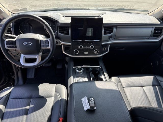 Used 2024 Ford Expedition XLT image 16