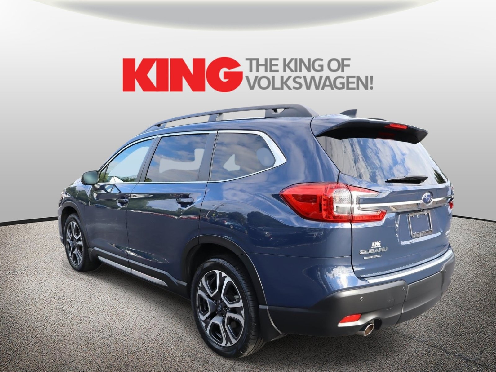 Used 2023 Subaru Ascent Limited w/ Technology Package AWD/4WD image 6