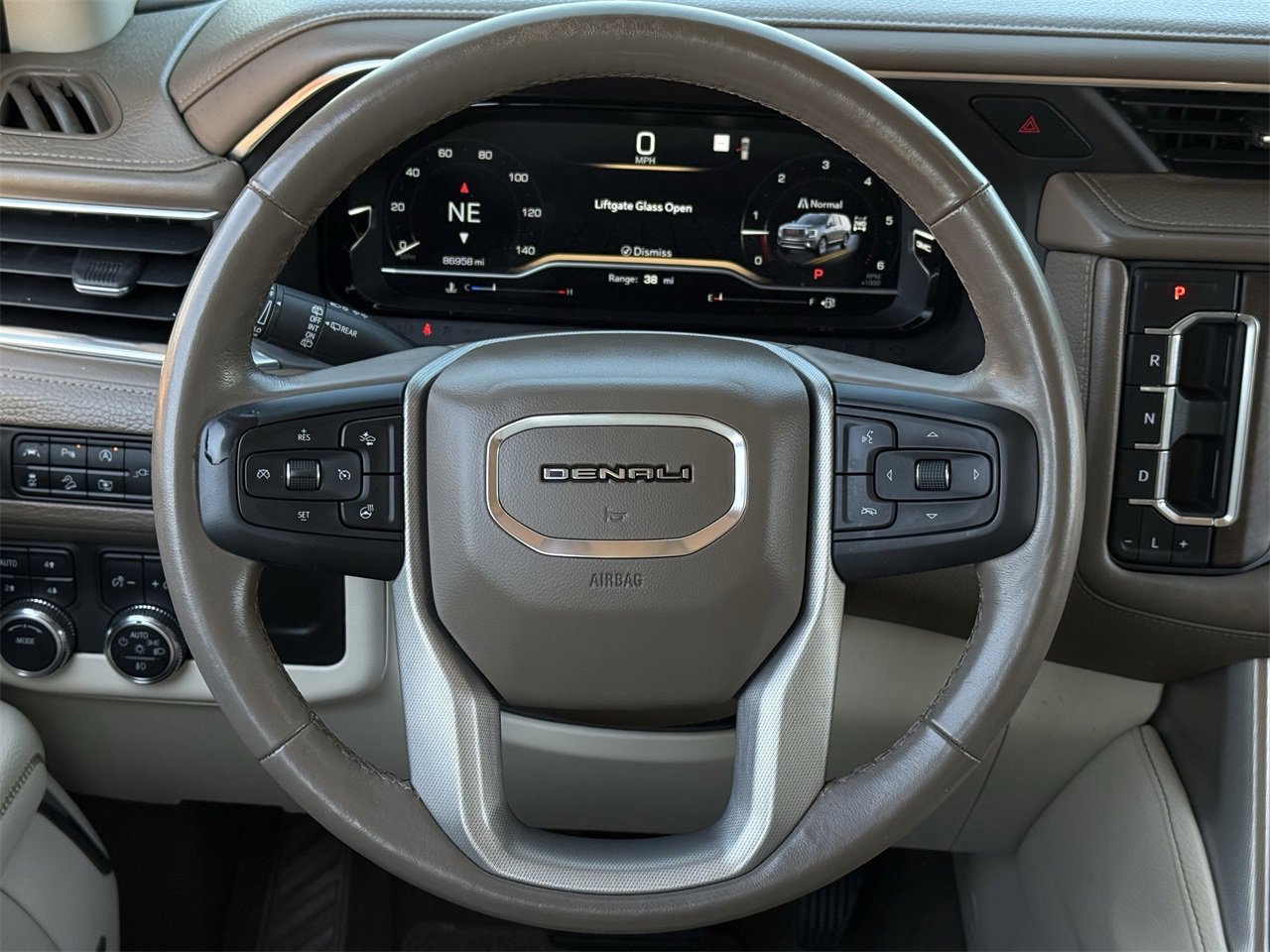 Used 2022 GMC Yukon XL Denali image 12