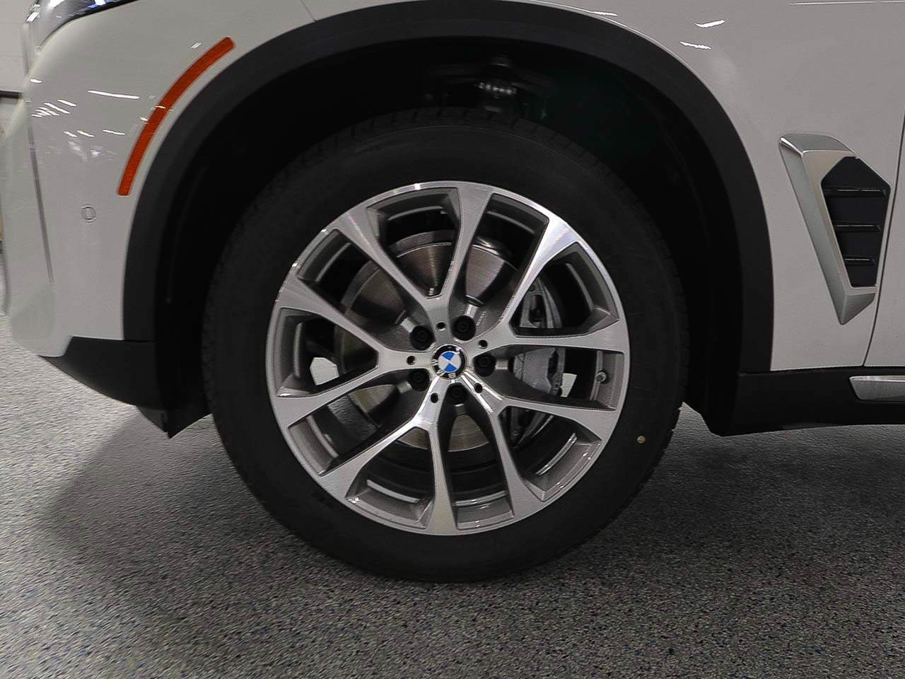 Used 2026 BMW X5 sDrive40i w/ Parking Assistance Package RWD image 5