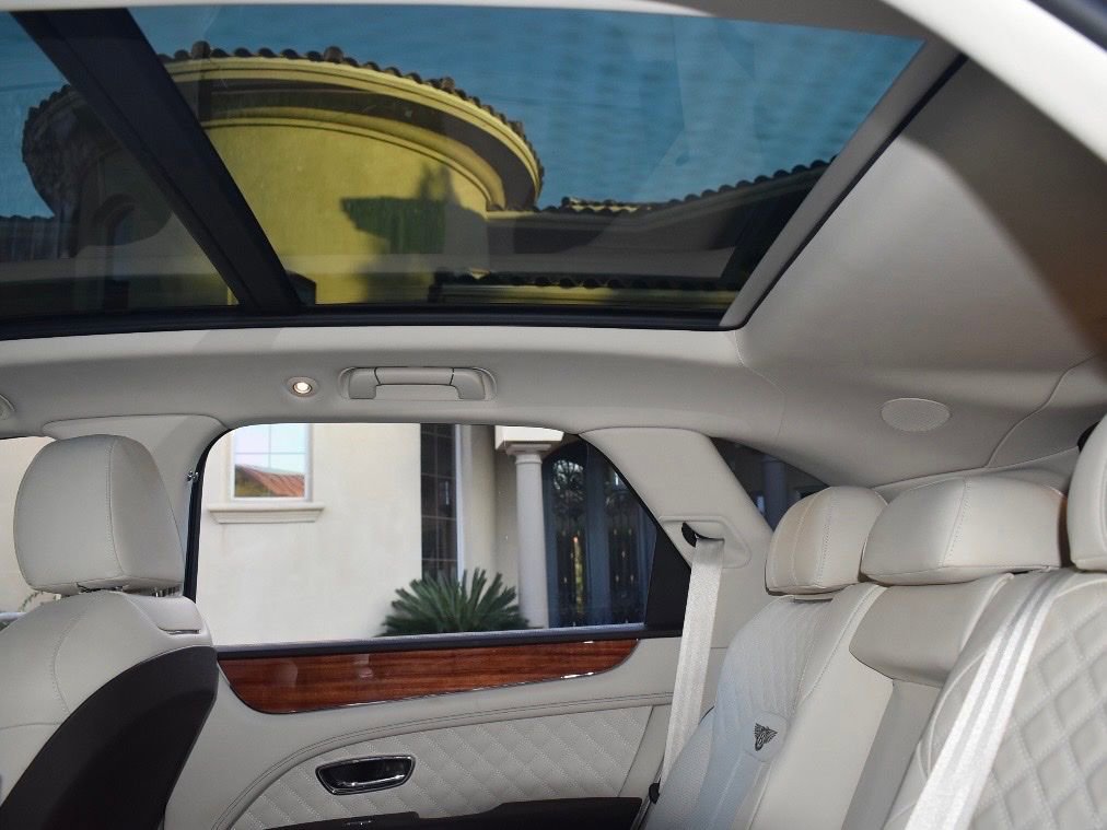 Used 2021 Bentley Bentayga AWD/4WD image 15