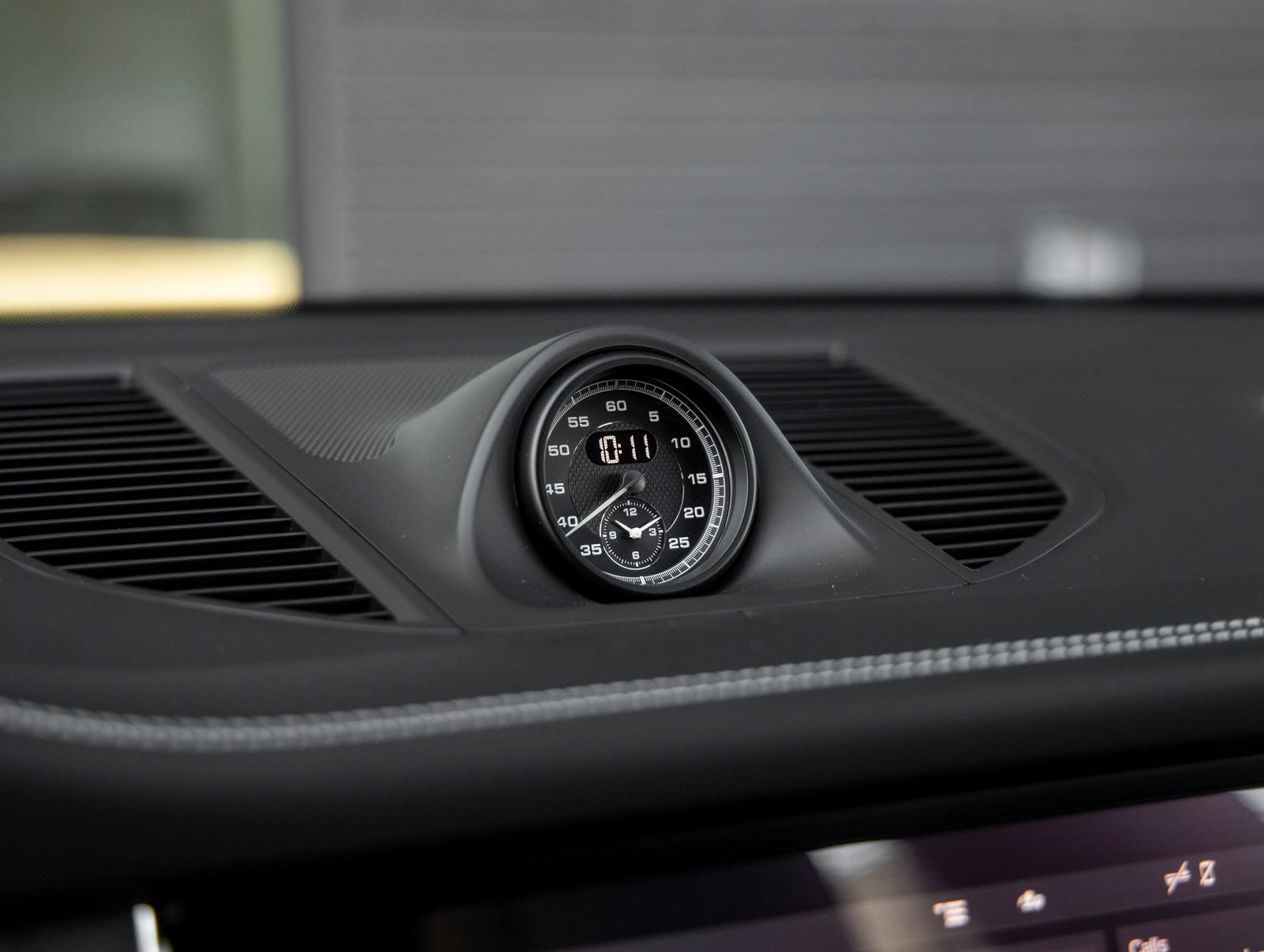 Certified 2025 Porsche Macan GTS AWD/4WD image 28
