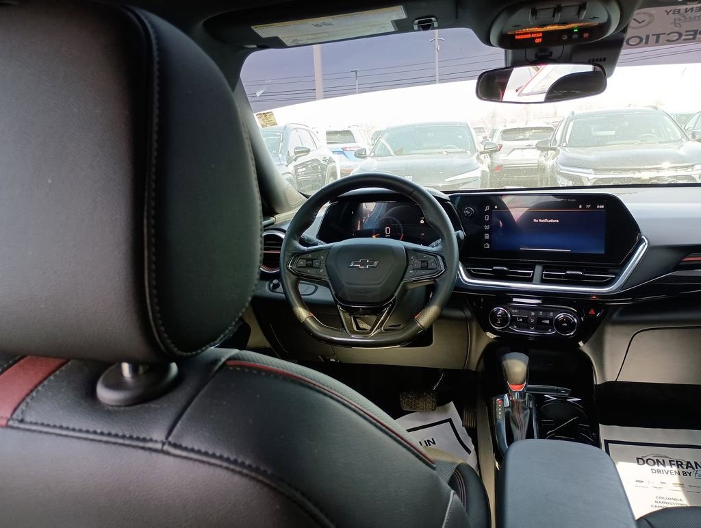 Used 2025 Chevrolet Trax RS w/ Sunroof Package FWD image 15