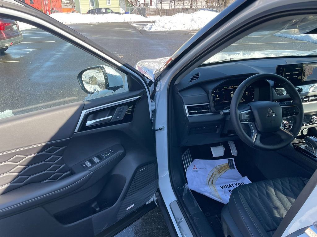 New 2026 Mitsubishi Outlander SEL image 10