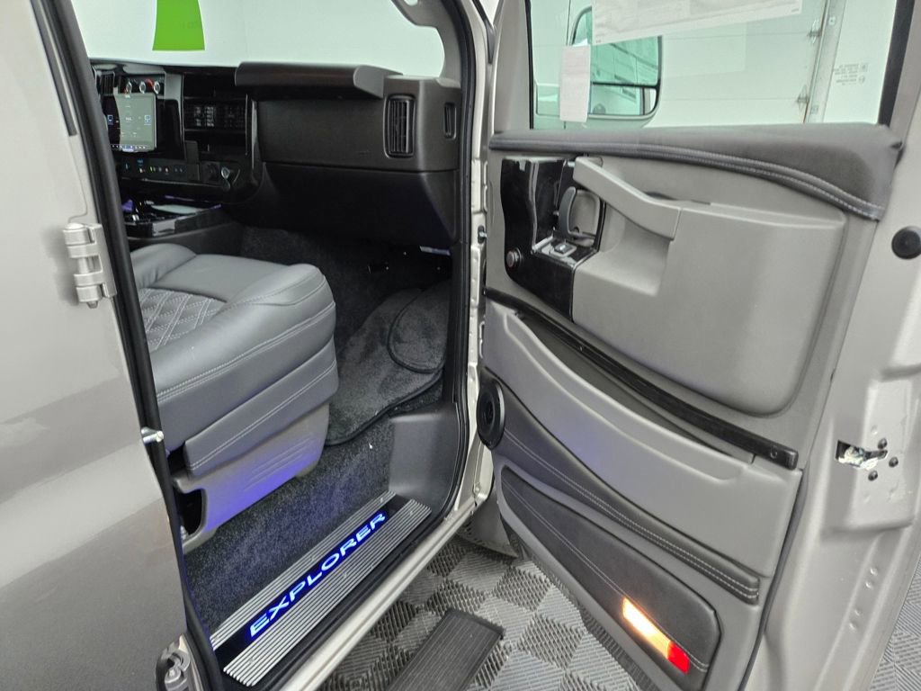 New 2025 GMC Savana 2500 w/ Driver Convenience Package image 28