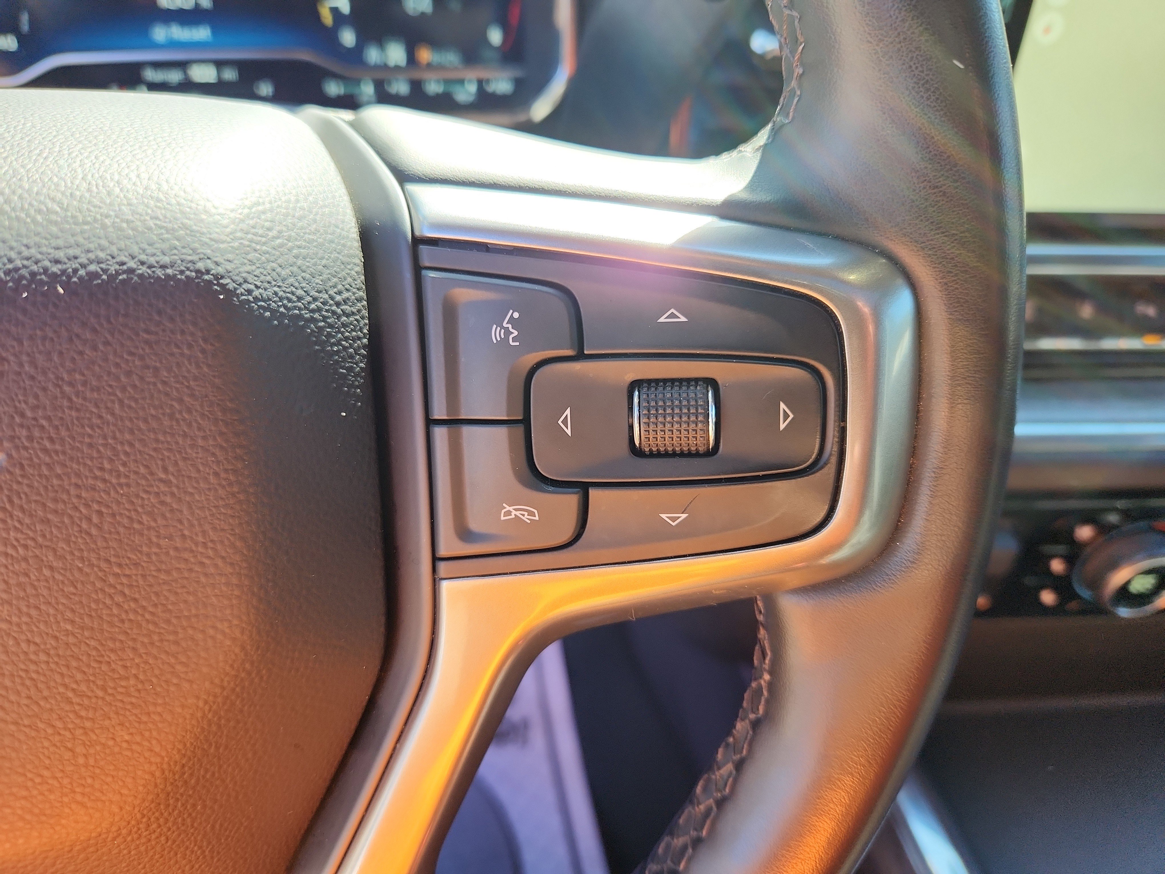 Used 2024 Chevrolet Silverado 2500 LTZ w/ LTZ Convenience Package image 19