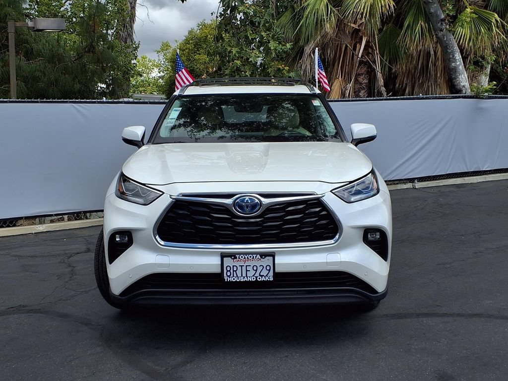 Used 2020 Toyota Highlander Limited FWD image 2