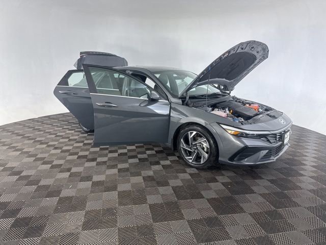 Used 2024 Hyundai Elantra Limited image 14