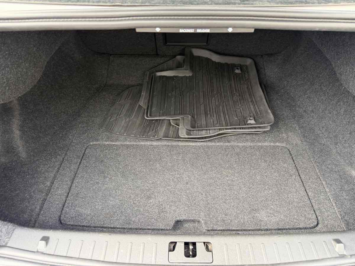 Used 2017 Volvo S60 T5 Inscription image 15