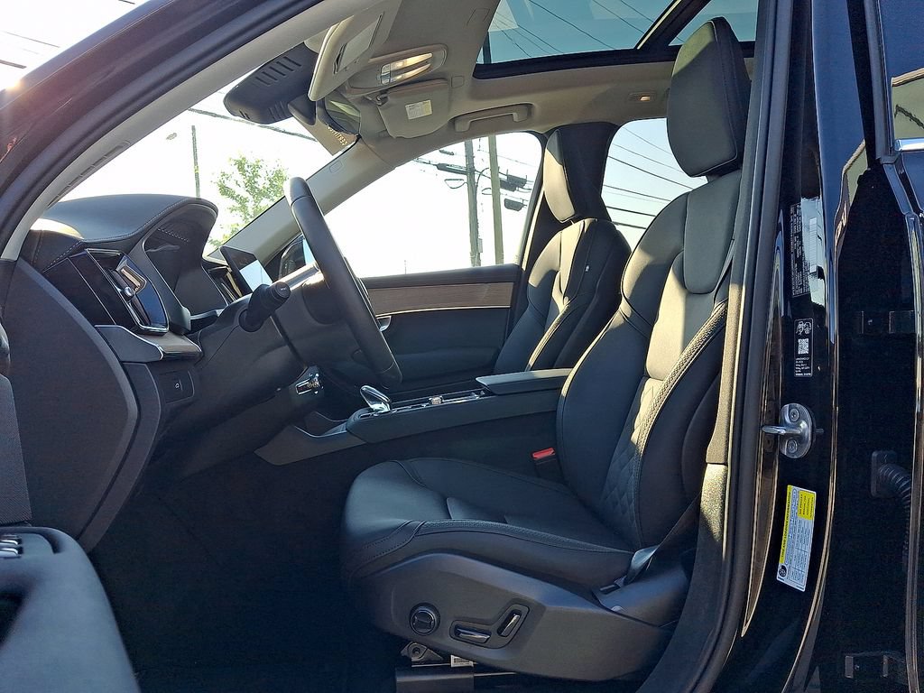 Certified 2026 Volvo XC90 B6 Plus AWD/4WD image 17