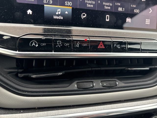 Used 2023 Jeep Compass Limited image 27