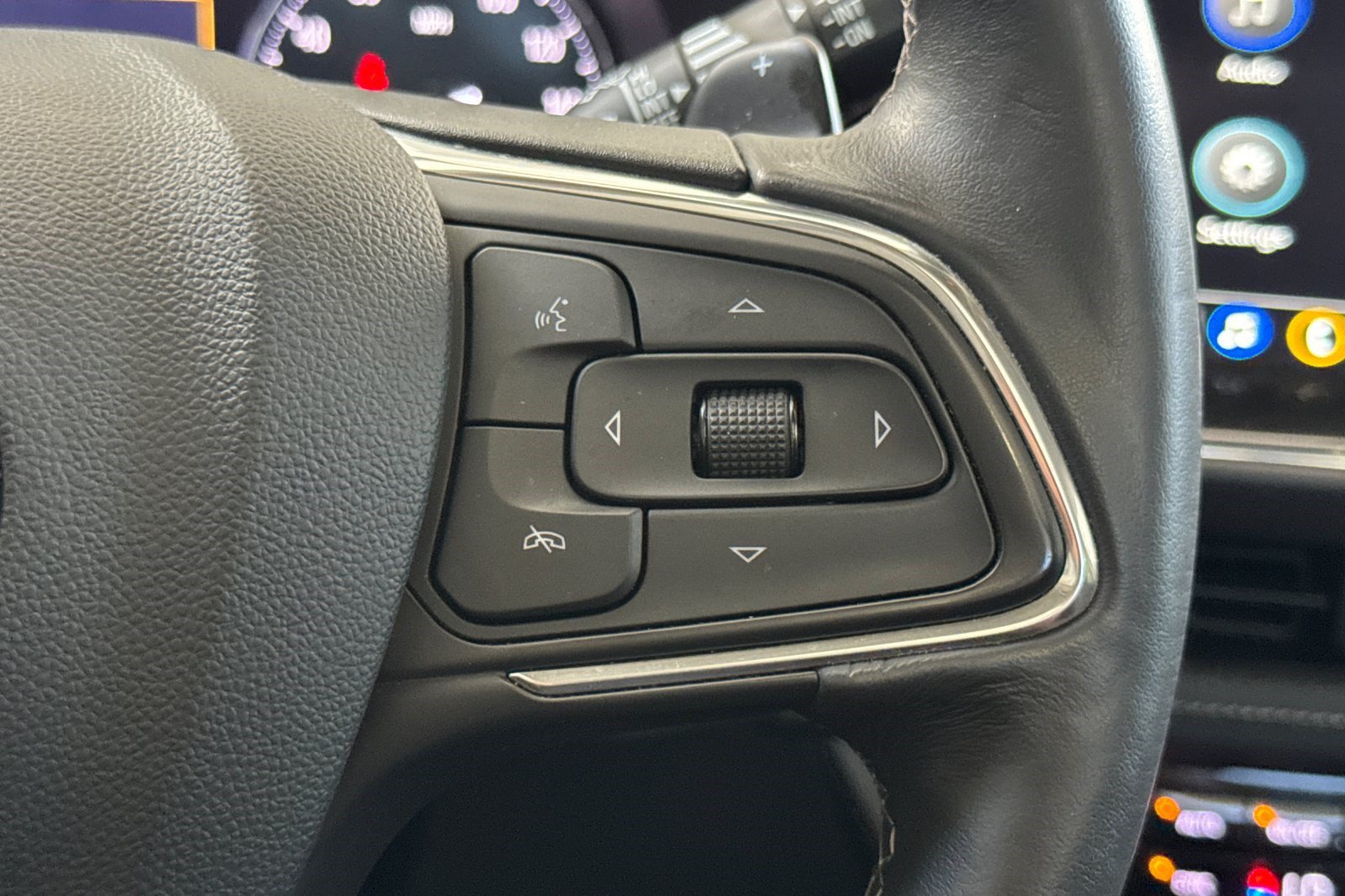 Used 2023 Buick Envision Essence w/ Sport Touring Package AWD/4WD image 31