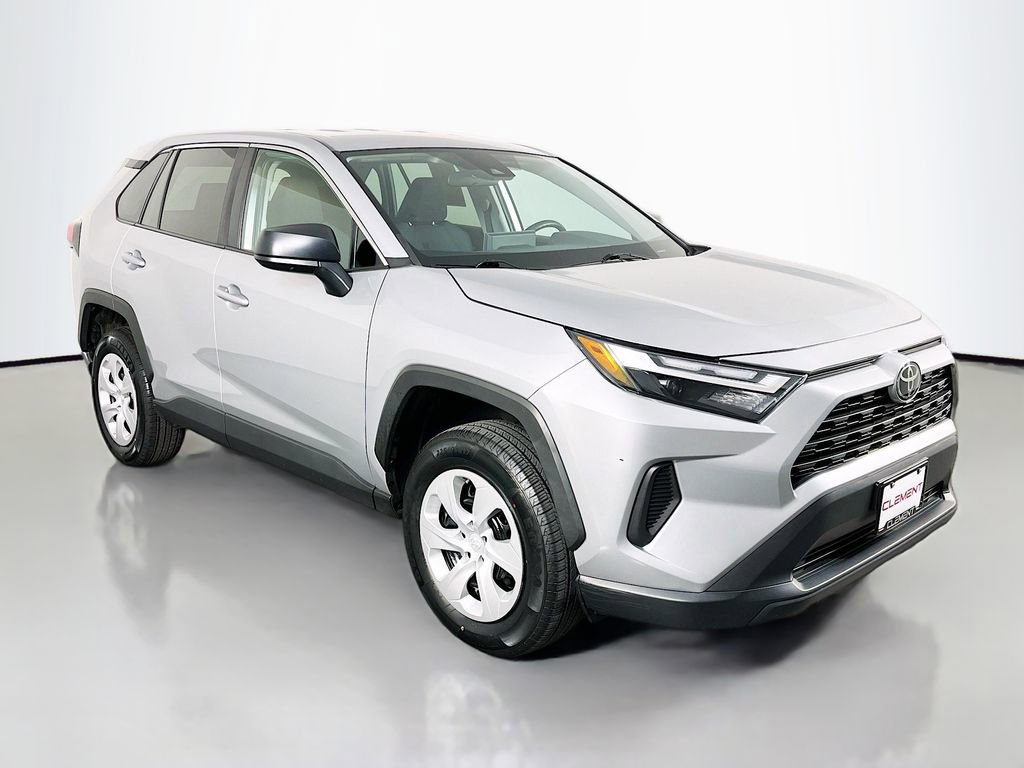 Used 2024 Toyota RAV4 LE FWD image 4
