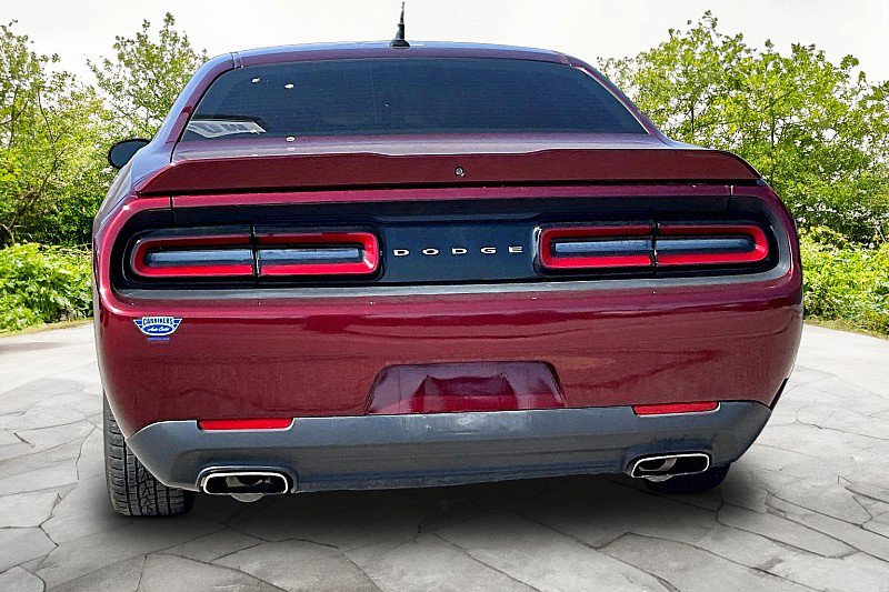 Used 2019 Dodge Challenger SXT image 5