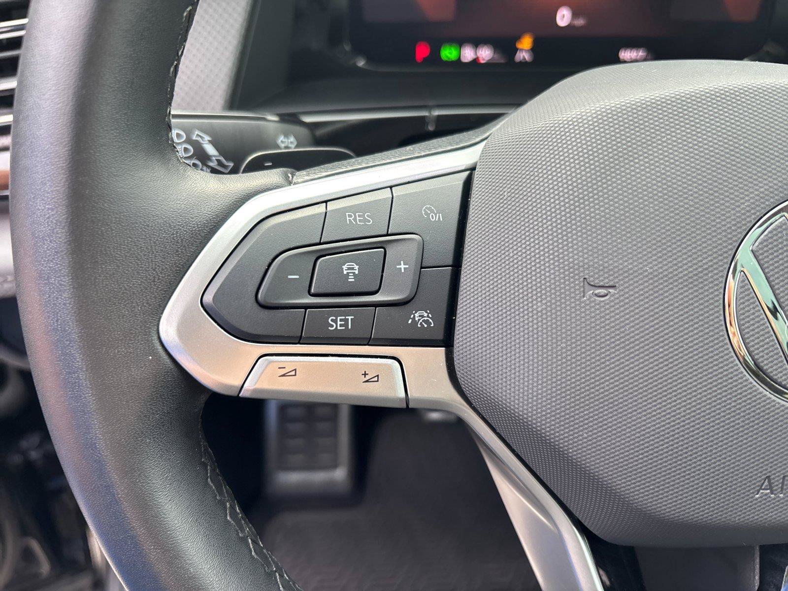 Used 2025 Volkswagen Atlas Peak Edition SE AWD/4WD image 19