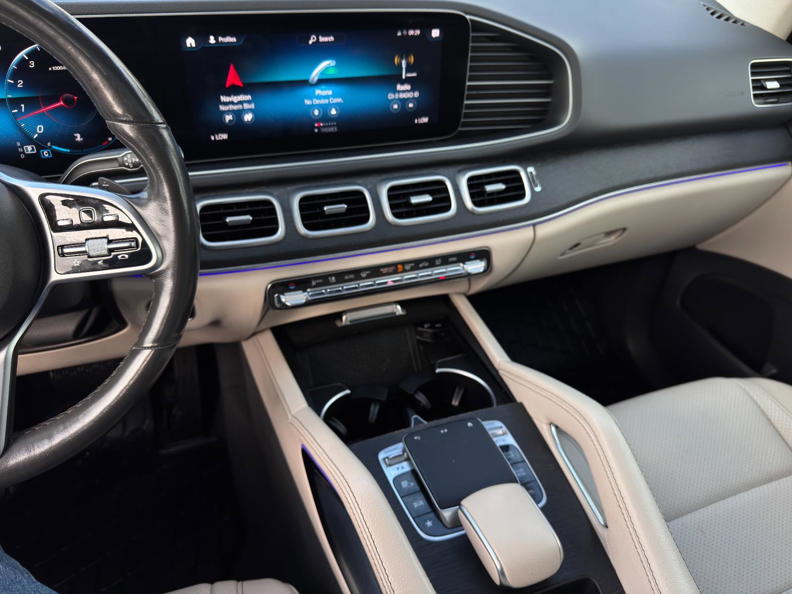 Used 2020 Mercedes-Benz GLE 350 4MATIC w/ Premium Package image 19