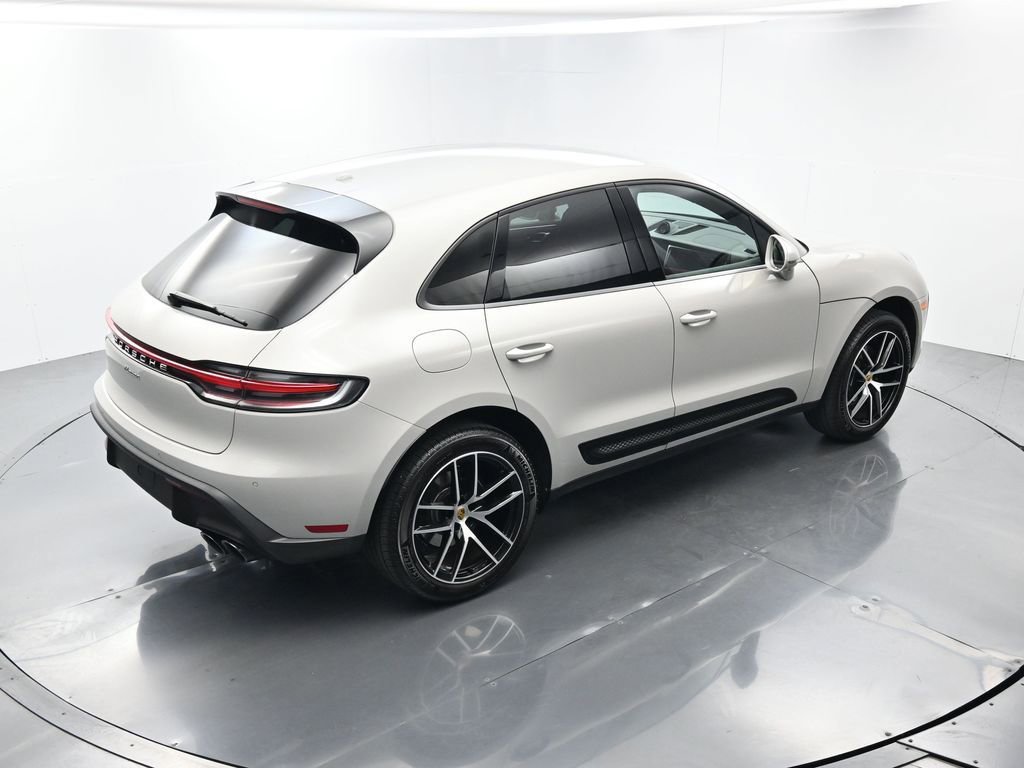 Certified 2025 Porsche Macan AWD/4WD image 38