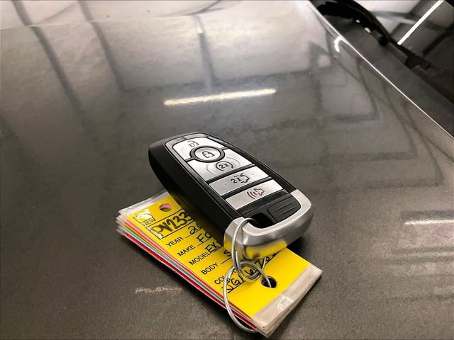 Used 2018 Ford Explorer XLT w/ Equipment Group 202A AWD/4WD image 10