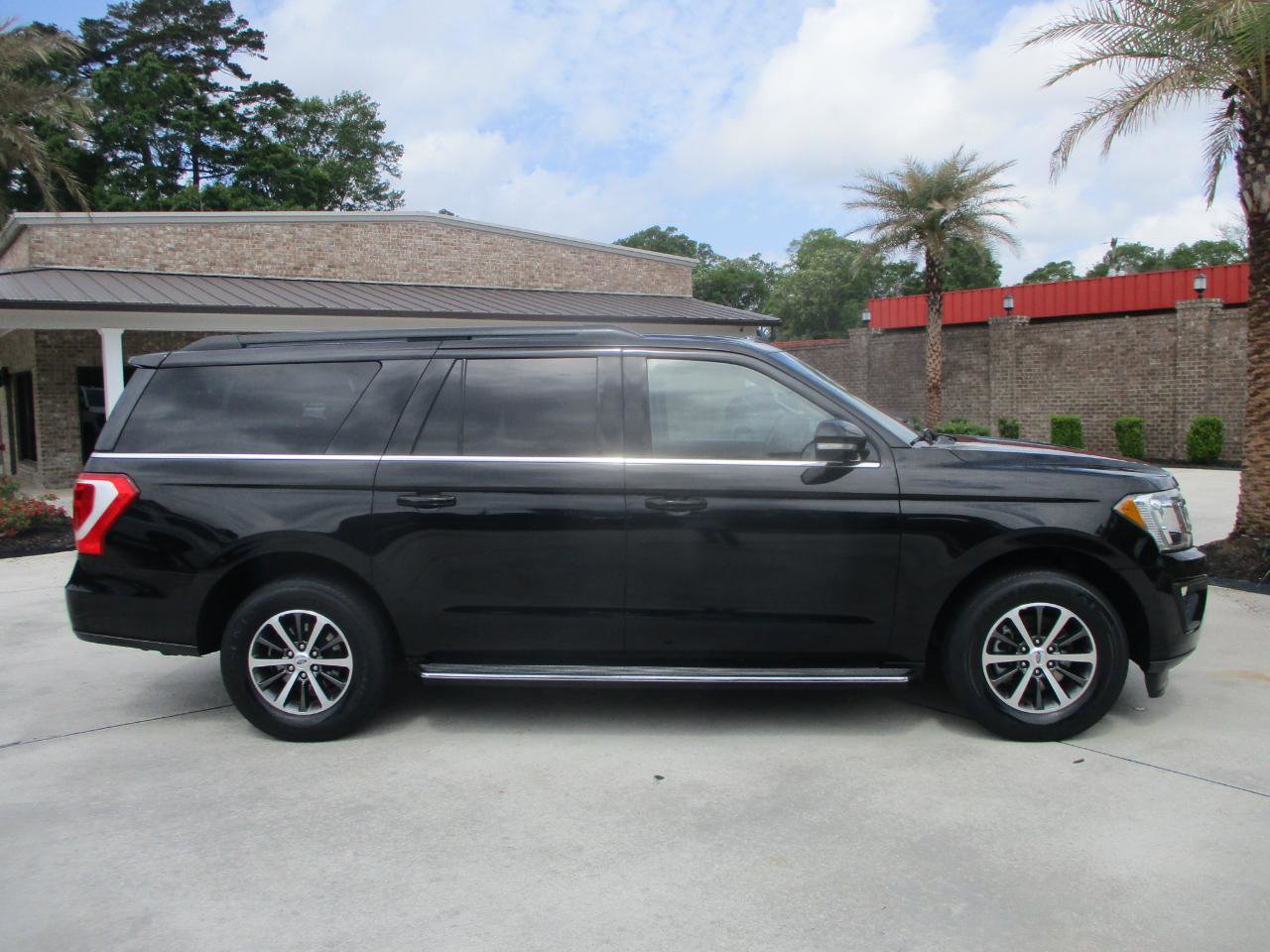 Used 2018 Ford Expedition Max XLT w/ Equipment Group 202A RWD image 13