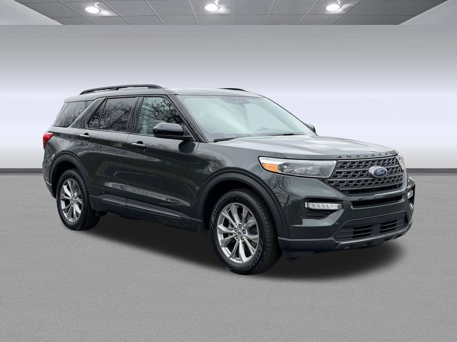 Used 2022 Ford Explorer XLT w/ Equipment Group 202A image 6