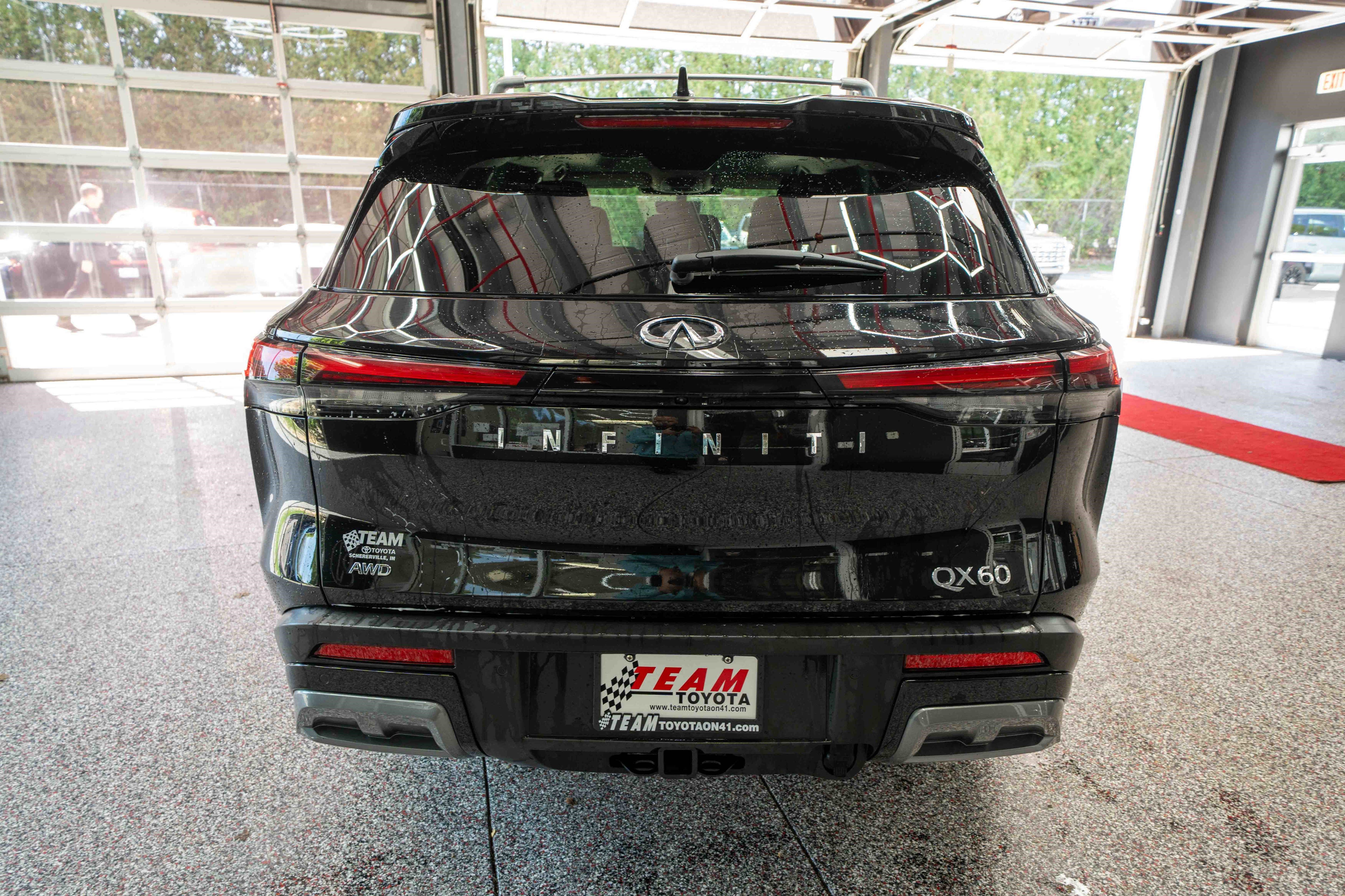 Used 2025 INFINITI QX60 Sensory w/ Vision Package image 3